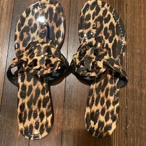 Gorgeous patent leather Tory Burch designer sandals in new condition.